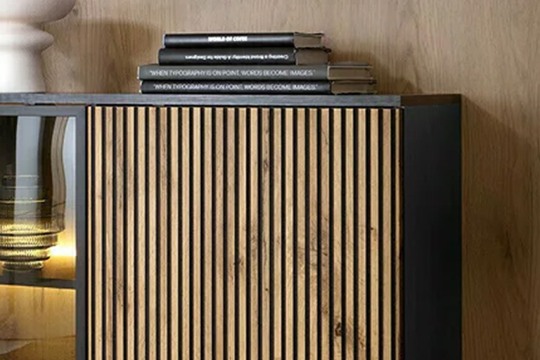 Мебели с релеф или дървени летви